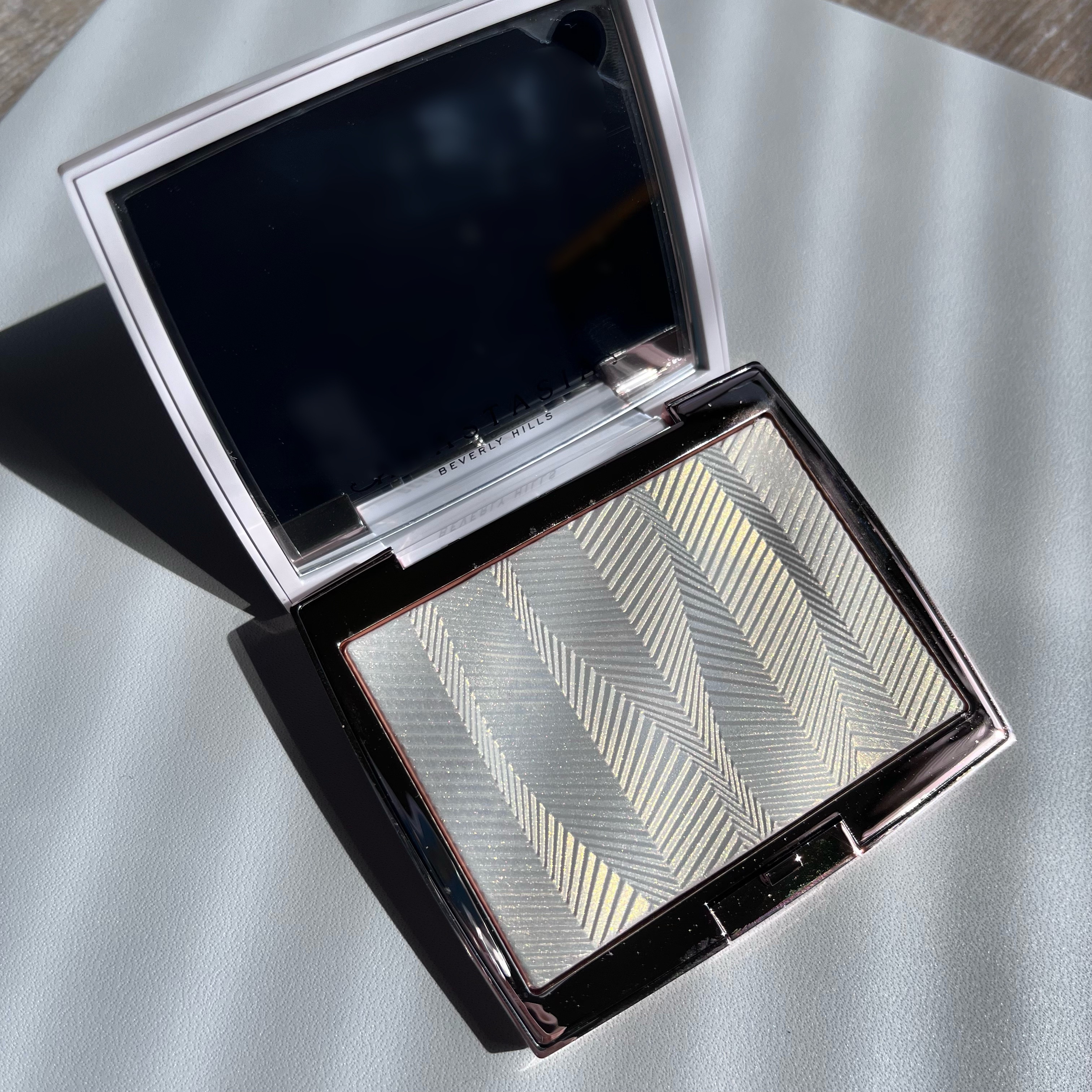 iced out ハイライター/アナスタシア ビバリーヒルズ/パウダーハイライトを使ったクチコミ（3枚目）