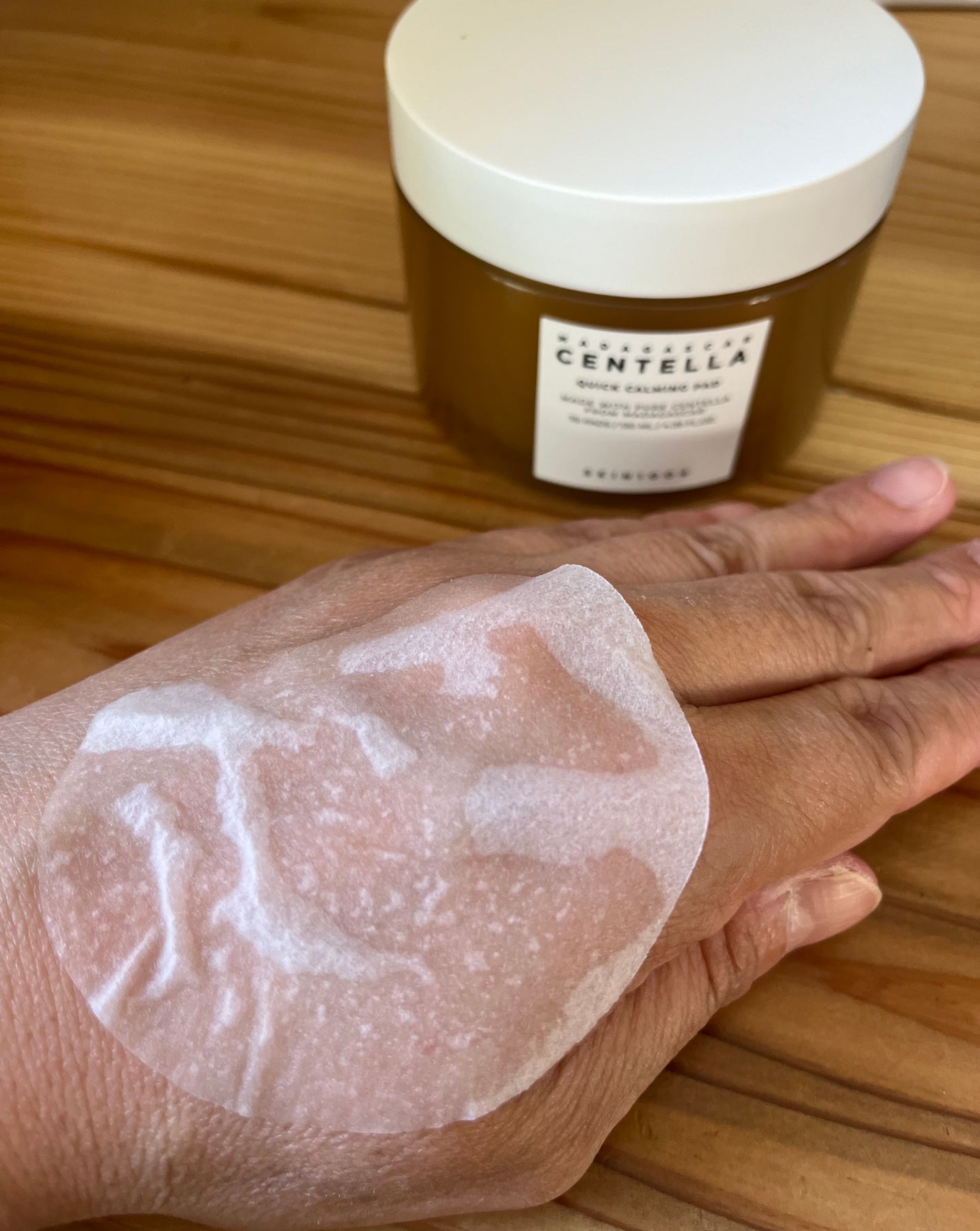 neco on LIPS 「厚めでたっぷり美容液が含まれていて使いやすい。サラッとしていて..」(1枚目)