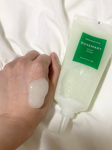 AROMATICA ローズマリー ソルトスクラブシャンプーのクチコミ「◇オレンジクレンジングシャーベット 
ビタミンC、βカロテンを豊富に含んだオレンジオイル配合🍊.....」（3枚目）