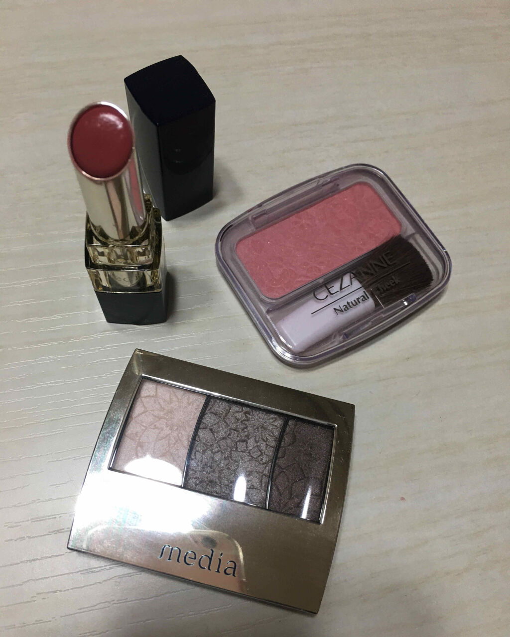 グラデカラーアイシャドウ/media/アイシャドウパレットを使ったクチコミ（1枚目）