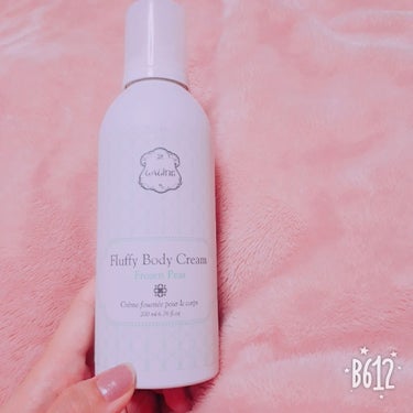 🎀ラリン　フラッフィー　ボディクリーム🎀200ml
✡フローズンペア🍐2900円+税( ｡•o•｡ ) ~♡。
洋梨と華やかなフローラルの香りで甘すぎない香りでいい香りです！彼氏がこの香りを付けたときい