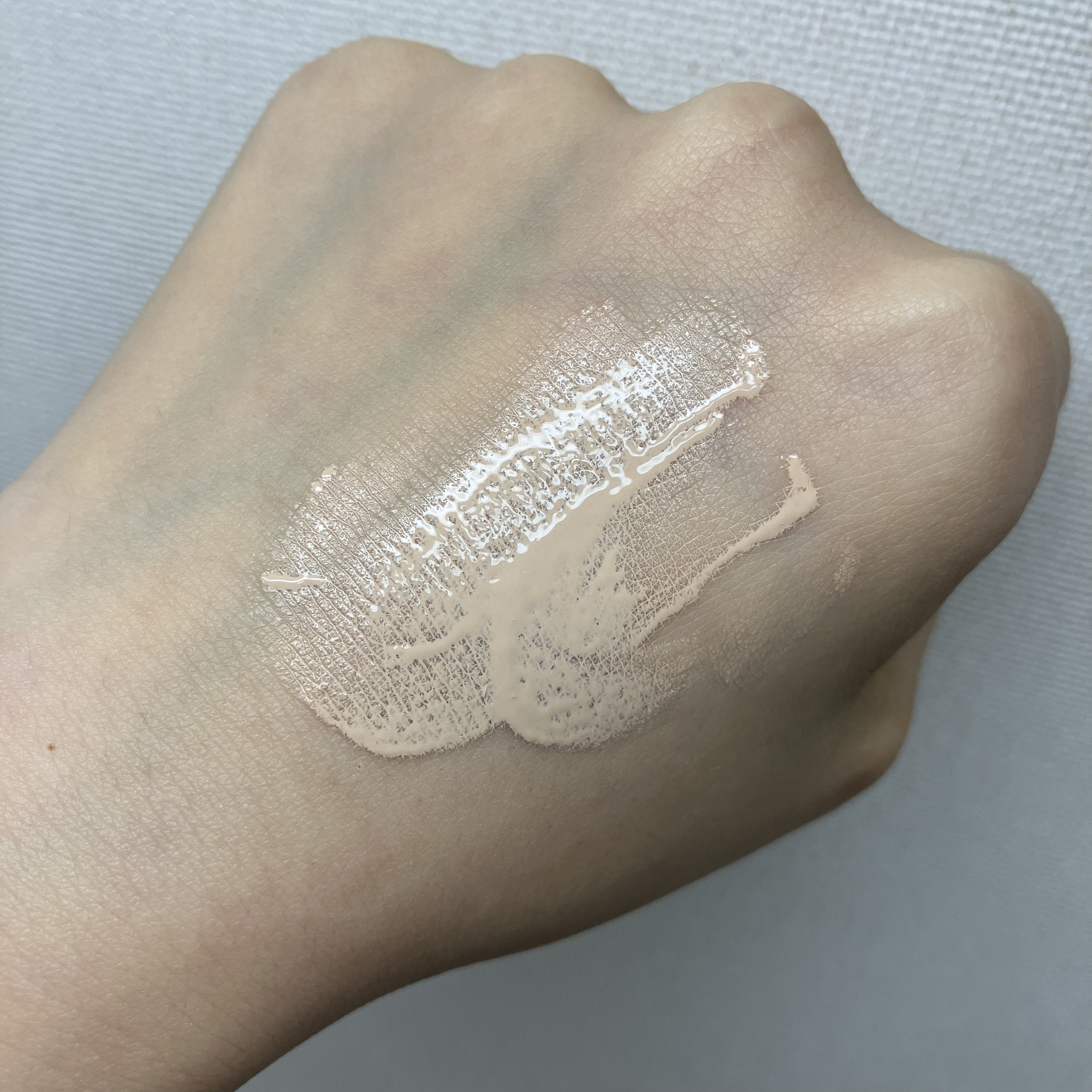 エッセンス スキングロウ ファンデーション/SHISEIDO/リキッドファンデーションを使ったクチコミ（3枚目）
