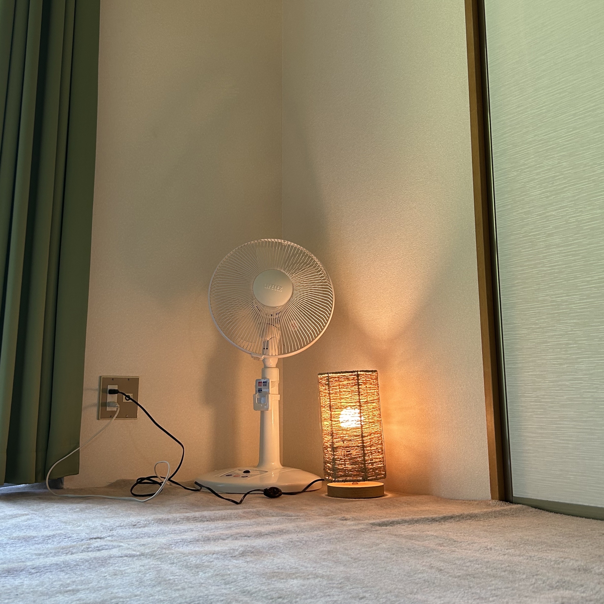 ハローみなさまこんにちは。エアコン取り付けのために部屋の掃除をしたら諸所のアレルギーが爆発しているしに子ちゃんです。春夏秋冬アレルギーに苦しむしに子ちゃんによるアレルギー枕草子、開幕。

春はアレルギー、やうやう花粉が舞いゆく山ぎは、風にな