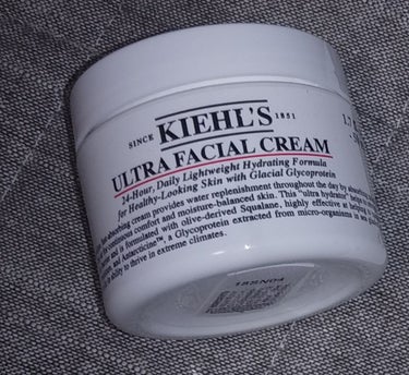 LIPS様を通して、Kiehl's様からプレゼント企画で提供して頂いたキールズクリームUFC49gをレビューしたいと思います🐈

コンパクトサイズなのに、中はしっかりたっぷり入っていて、洗顔やスキンケア