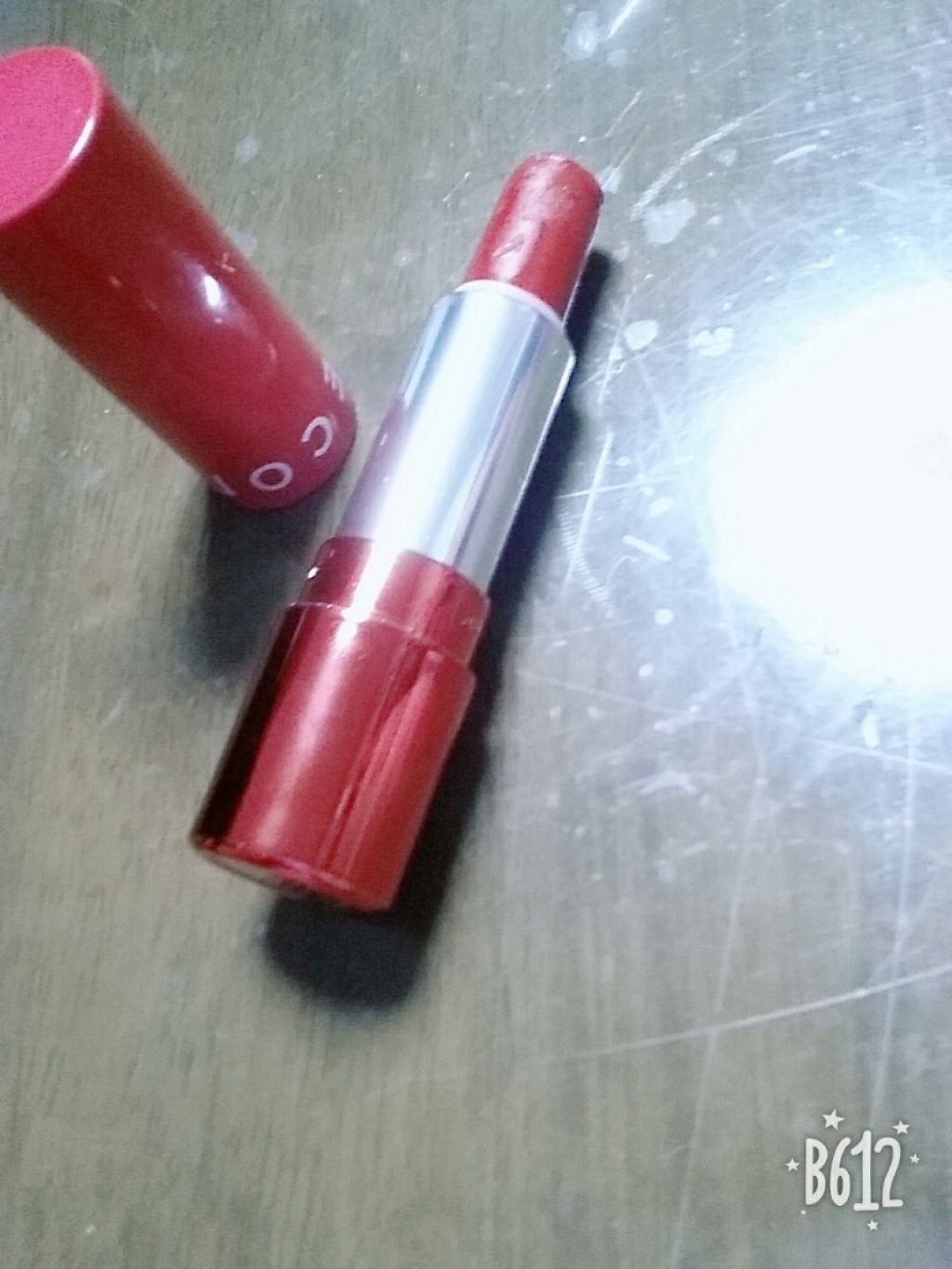 moca♪ on LIPS 「色味がボルドーカラーのイッツスキングローミーリップ03てすが、..」(1枚目)