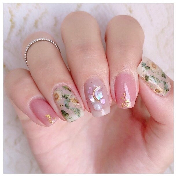 𝘼𝙮𝙪 ❦ 𝑆𝑒𝑙𝑓 𝑁𝑎𝑖𝑙 on LIPS 「・❥こんばんは〜🥰・さーちゃんとまよっちにしてもらったネイルの..」(7枚目)