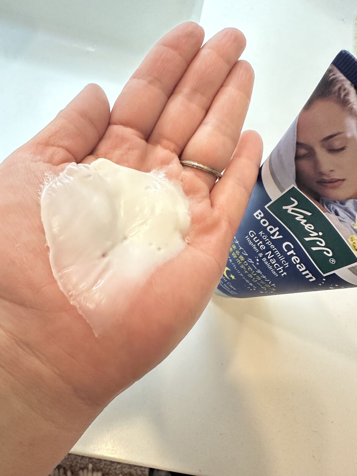 グーテナハト ボディクリーム ホップ＆バレリアンの香り 200ml/クナイプ/ボディクリームを使ったクチコミ（2枚目）