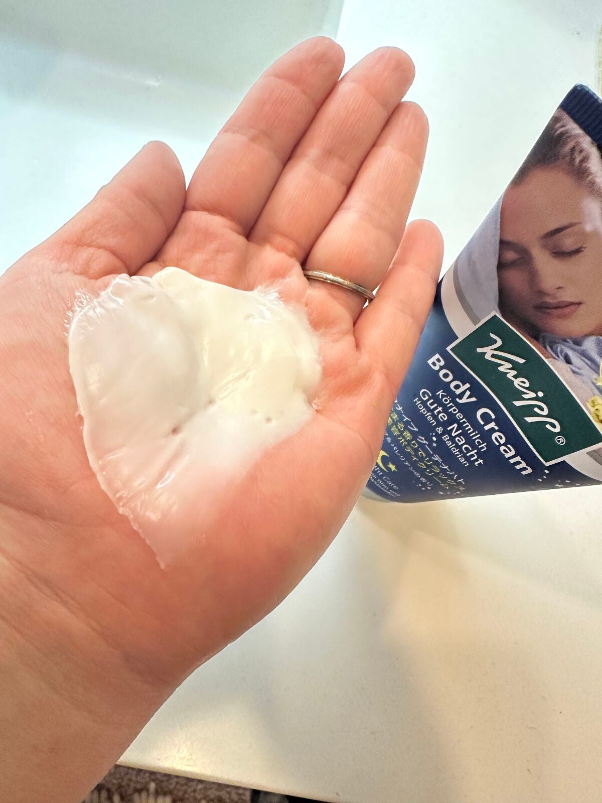 グーテナハト ボディクリーム ホップ&バレリアンの香り/クナイプ/ボディクリームを使ったクチコミ(2枚目)