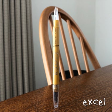 excel
パウダー&ペンシル アイブロウ EX
PD01ナチュラルブラウン
1,595円（税込）

ペンシル、パウダー、スクリューブラシの3つの用途で使うことができる万能なアイテムです。（パウダーは正