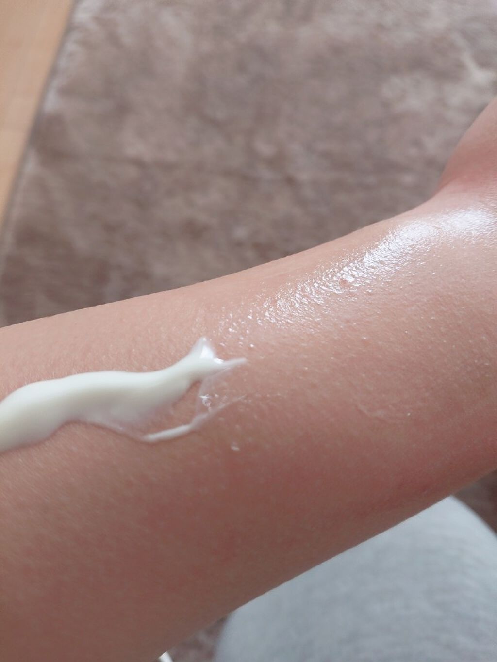 サンプロテクション ボディクリーム/レ・メルヴェイユーズ ラデュレ/日焼け止めクリームを使ったクチコミ（2枚目）