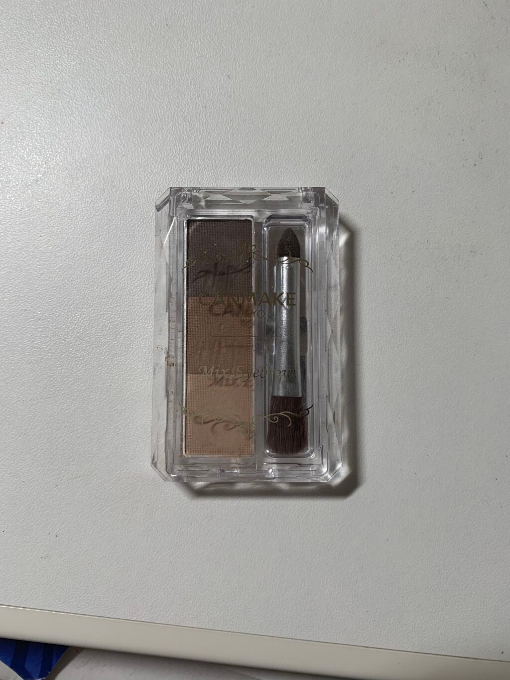 ビビ子( ⊙⊙)!! on LIPS 「CANMAKEミックスアイブロウv02ブラウン系の色で、薄い色..」(1枚目)