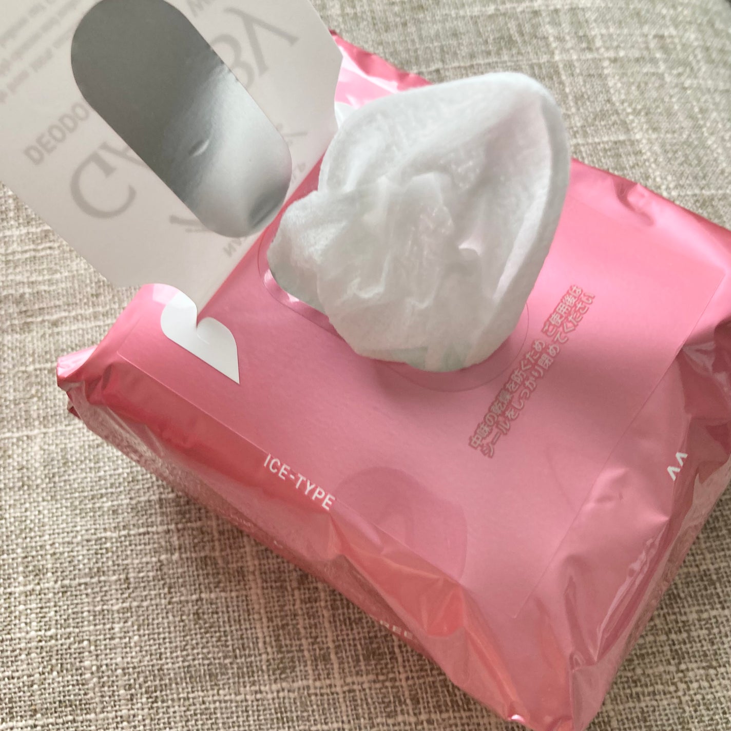 アイスデオドラント ボディペーパー フリーズピーチ <徳用タイプ> (医薬部外品)/ギャツビー/ボディシートを使ったクチコミ(2枚目)