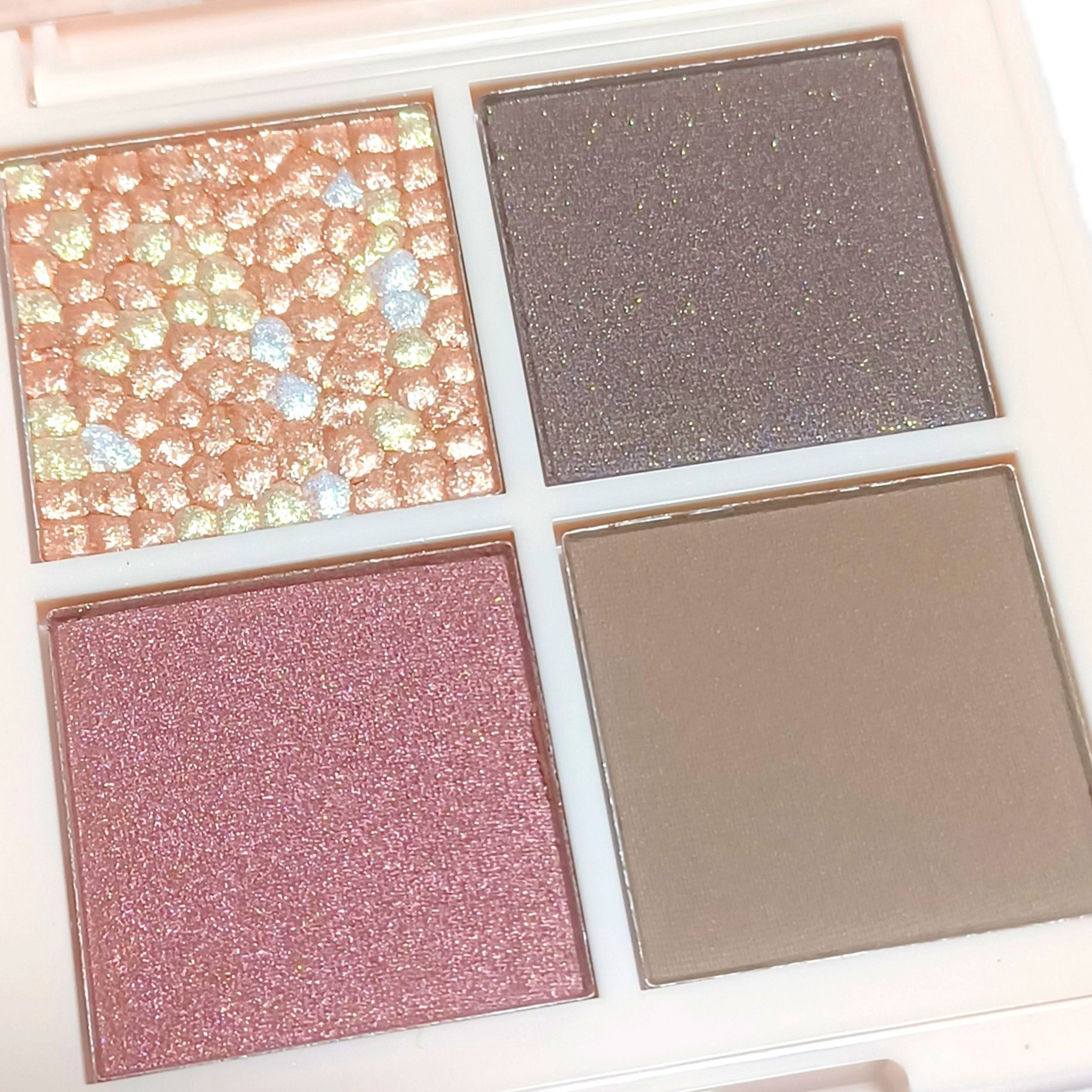 レブロン ダズル アイシャドウ クアッド 009 ゴールデン アンバー/REVLON/アイシャドウパレットを使ったクチコミ（2枚目）