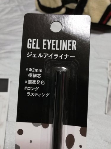 U R GLAM  UR GLAM　GEL EYELINERのクチコミ「#DAISOパトロール
#涙袋用 #ジェルライナー
#眉毛は #濃い緑
#膠原病 で唇ガサガサ.....」（3枚目）