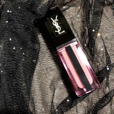 初めてysl で購入しました💋✨

ルージュピュールクチュールヴェルニ ウォーターステイン 606 ROSEWOOD FLOW

普段使いしやすいピンク色だと思います✨
パッケージも液体が入っている部分