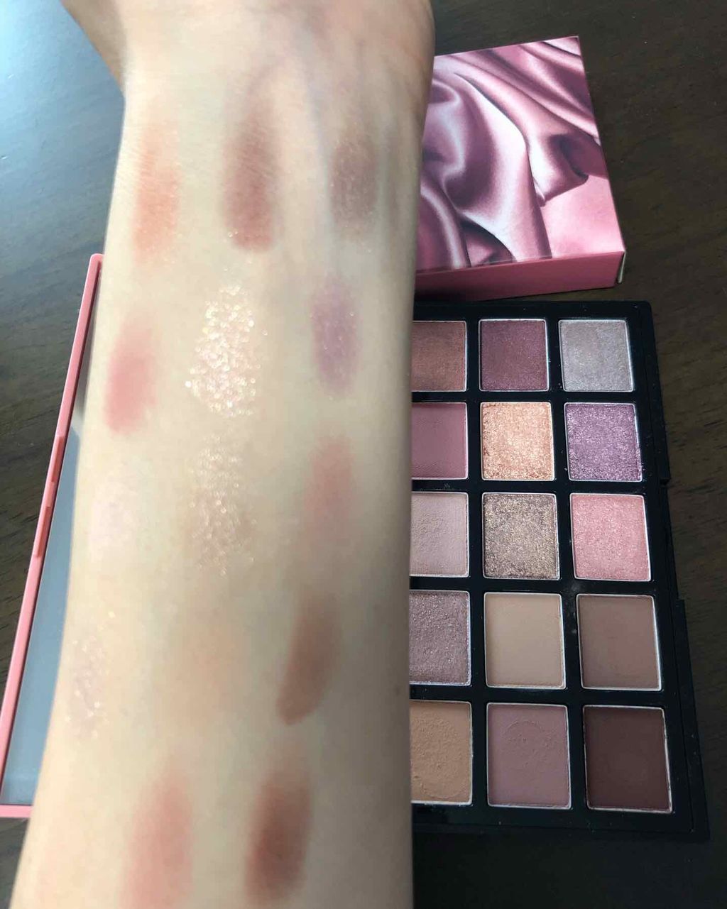 プレイカラーアイパレット ランジェリーバックステージ/ETUDE/アイシャドウパレットを使ったクチコミ（2枚目）