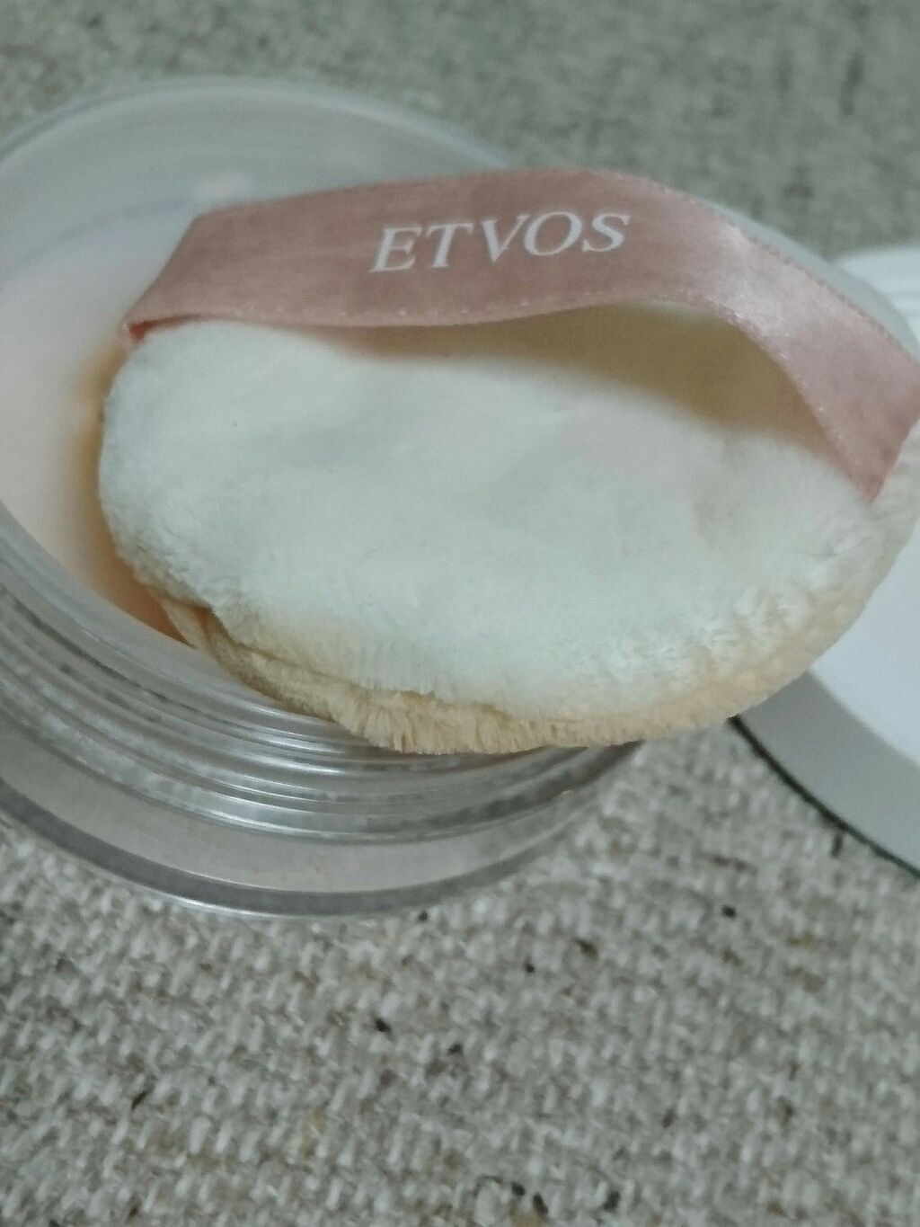 ミネラルUVパウダー／SPF50・PA++++/エトヴォス/ルースパウダーを使ったクチコミ（2枚目）