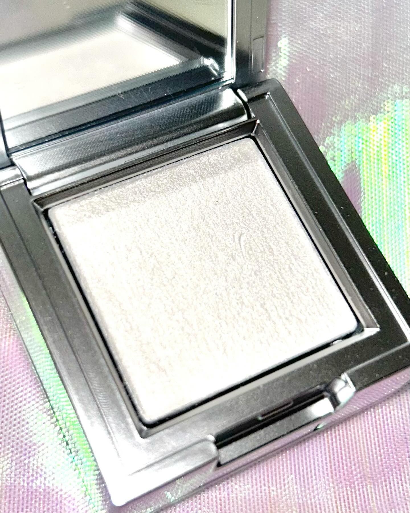 ストロビングフェイスキューブ/TWO SLASH FOUR/ハイライトを使ったクチコミ（3枚目）