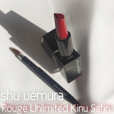 shu uemura
ルージュアンリミテッドキヌサテン RD188
.
.
公式オンラインの先行発売で購入しました💄
.
.
視て、触って、嗅いで楽しめるリップです。

◆塗り心地
名前の通り、シルクの