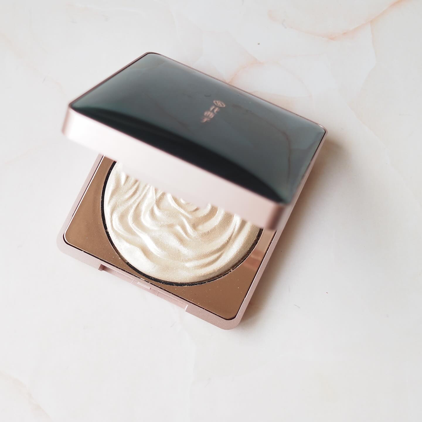 双花彫刻 ハイライト/花西子/パウダーハイライトを使ったクチコミ（2枚目）