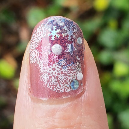 土木系おねいさん on LIPS 「週末のネイル💅シールを駆使して、派手派手な冬ネイル❄️なんだか..」(6枚目)