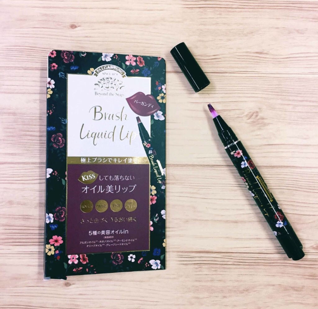 便利すぎて手放せない。定番のパフ・ブラシ一体型コスメで時短メイク!のサムネイル