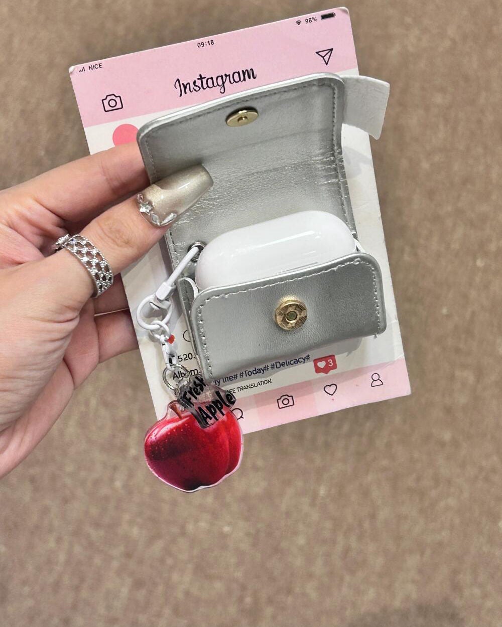 ケース大好きっ子 on LIPS 「美味しそうな赤いリンゴ🍎#iPhoneケース#購入品#人気#ギ..」(3枚目)