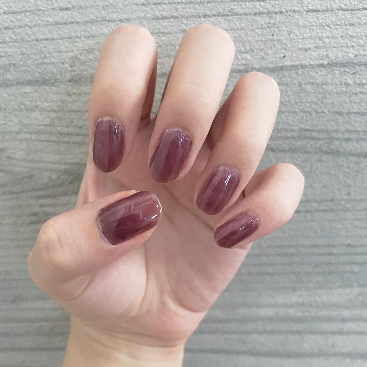 アメジスト風ネイルです🔮

#パラドゥ #ミニネイル WT02 ミルキークォーツ
を2度塗りした上に
#キャンメイク #カラフルネイルズ N71 ムラサキイモ
を2度塗りしています。
トップコートはキャンメイクのものを使用しました。

パ