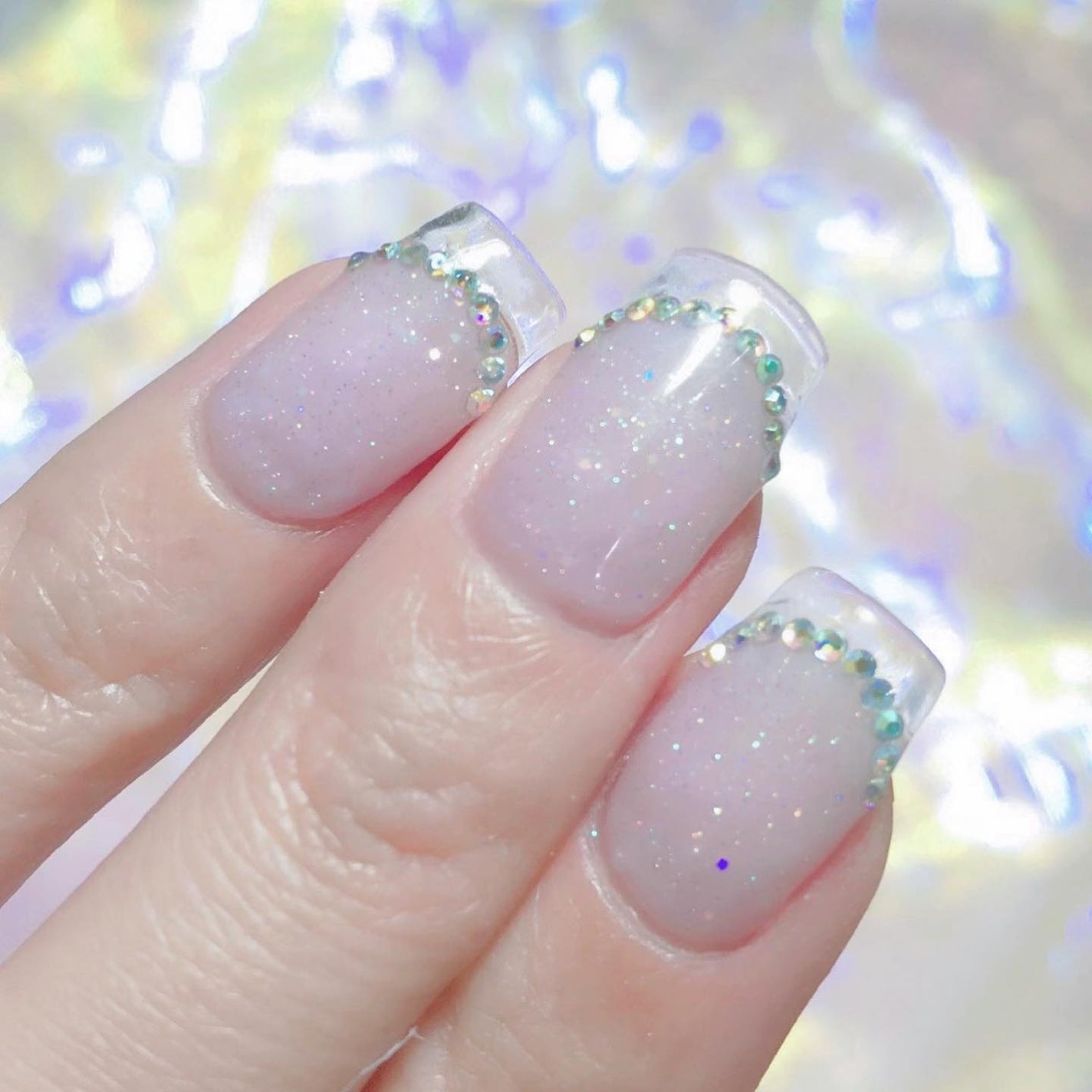 なかやまちえこ on LIPS 「holidaynail🎄⠀⠀ホログラムはPREXYのと私物の。..」(5枚目)