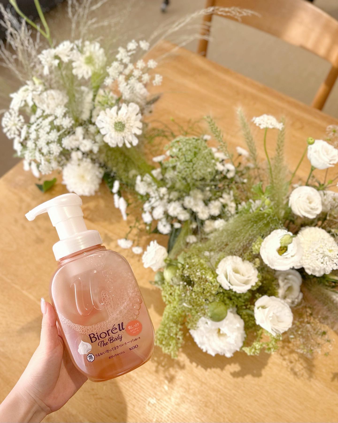 .
.
まさつレスの生クリーム泡で
洗える泡ボディウォッシュから
絶対人気になるでしょ！な香りが登場🤍

✔︎ ビオレu ザ ボディ
泡ボディウォッシュ モイスチャースムース
ホワイトティーの香り

顔を洗う時はたっぷりの泡で摩擦に
なら