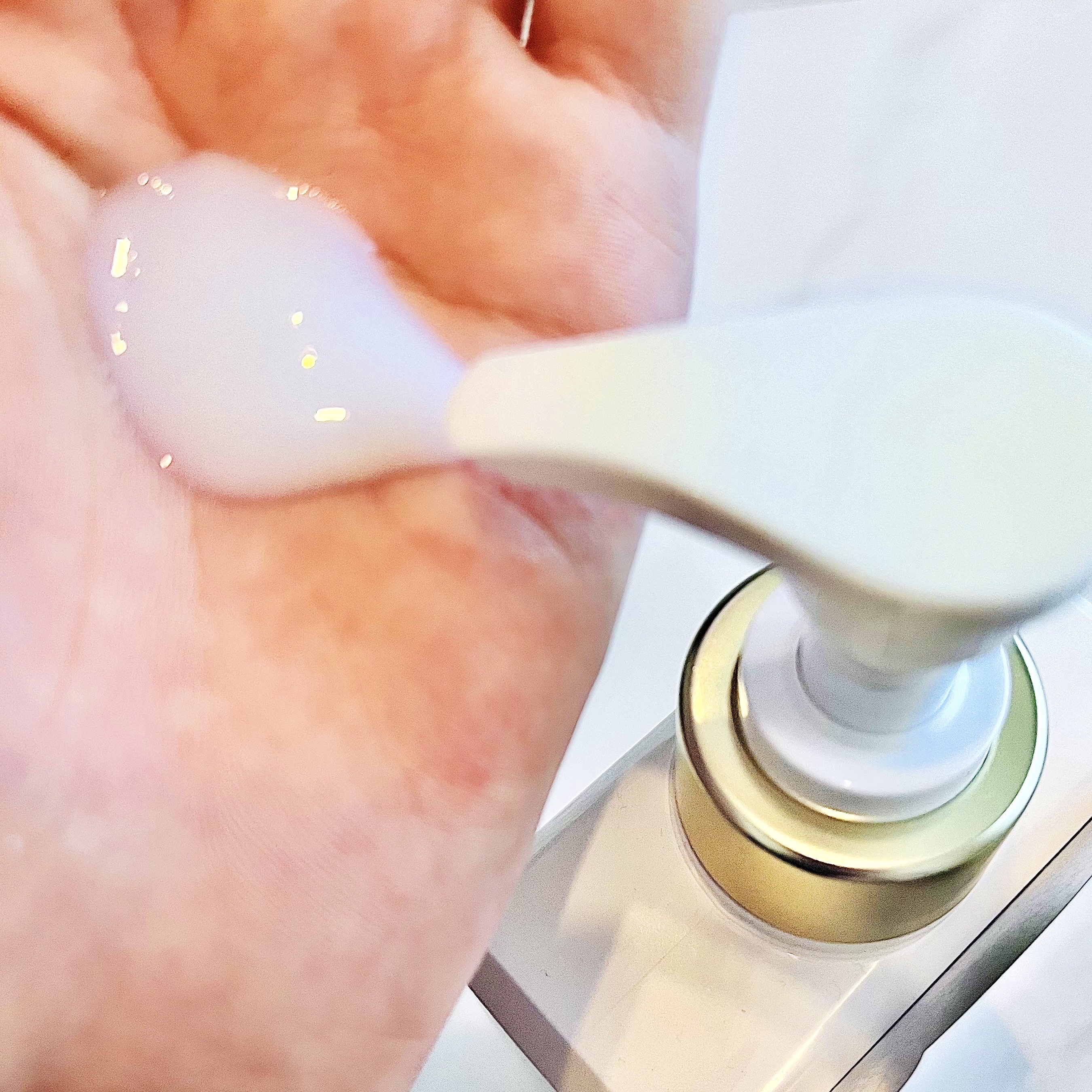 モイスト ボディミルク [全身用ミルク美容液] リラックスハーブの香り/リッツ/ボディミルクを使ったクチコミ（2枚目）