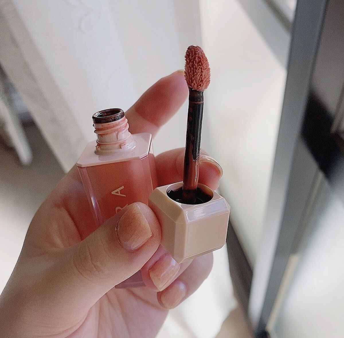 センシュアルスパイシーヌードグロス/HERA/リップグロスを使ったクチコミ（2枚目）