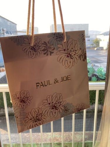 【メモ】
PAUL & JOE BEAUTE
モイスチュアライジング ハンドクリーム
ジンジャークッキーの香り…たまらない。
お腹空く。
いい香りなだけじゃなくて、ちゃんとつるつや

#ポールアンドジョ