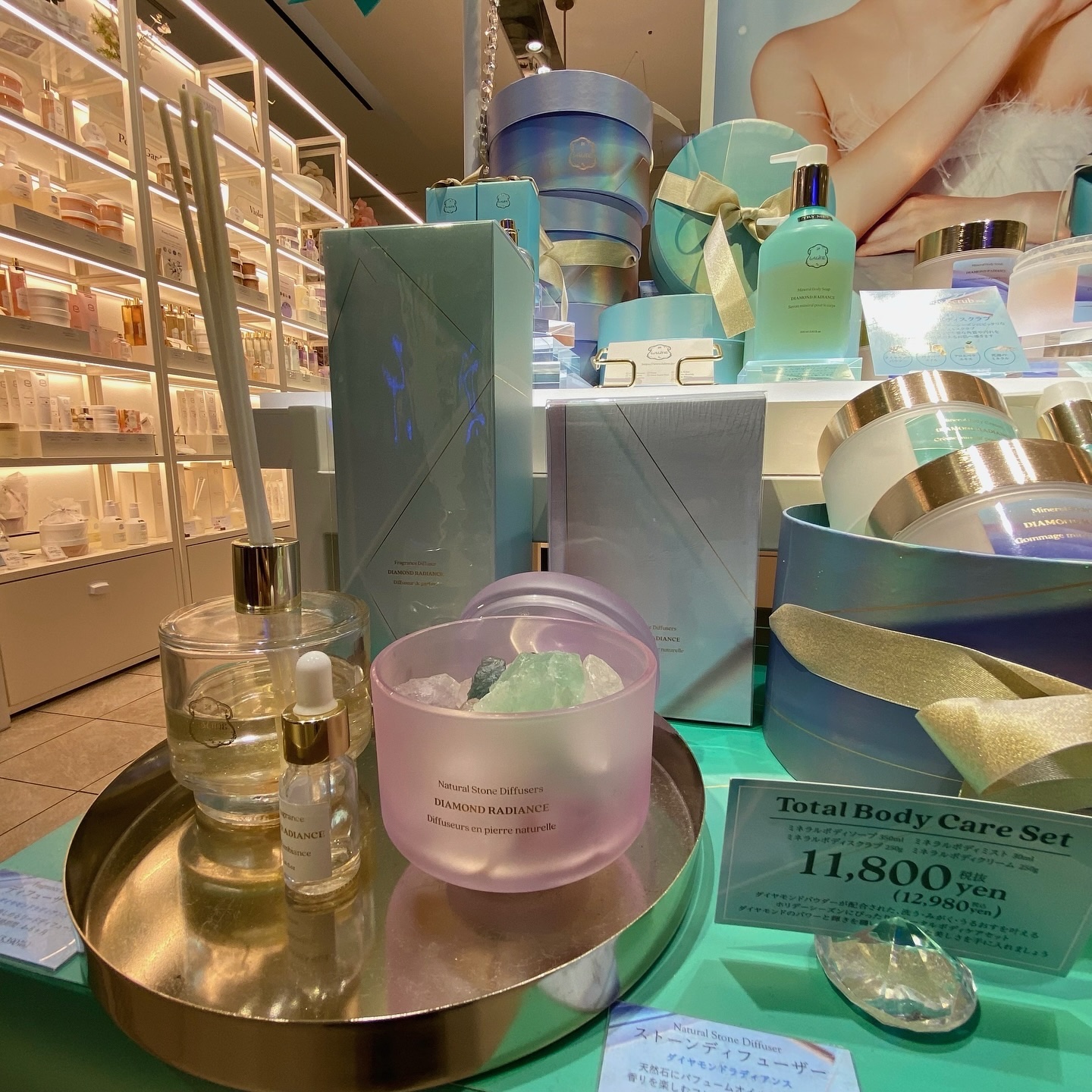 DIAMOND RADIANCE ミネラルハンドクリーム｜Laline他、1商品を使った