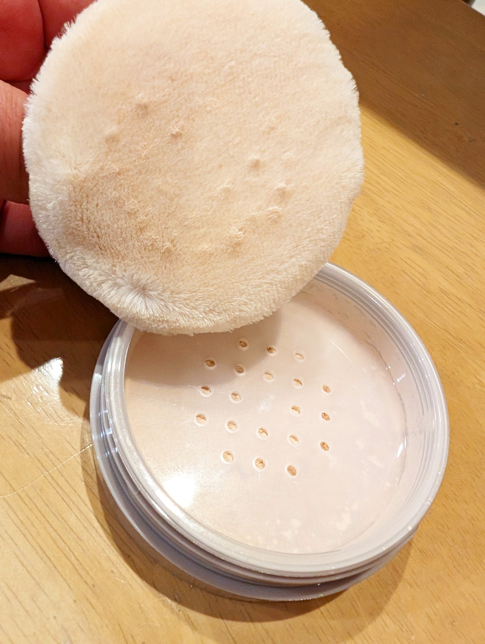 ホワイトニングシアルースパウダー/rafuna/ルースパウダーを使ったクチコミ（3枚目）