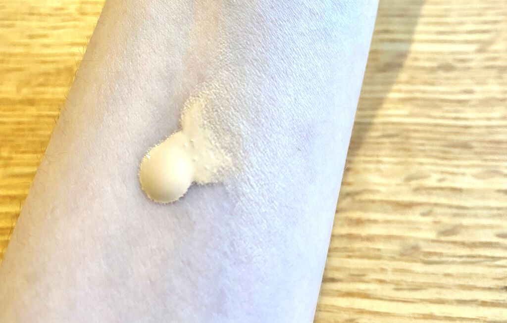 フローレスエシリアル フルイド ファンデーション/THREE/リキッドファンデーションを使ったクチコミ（2枚目）