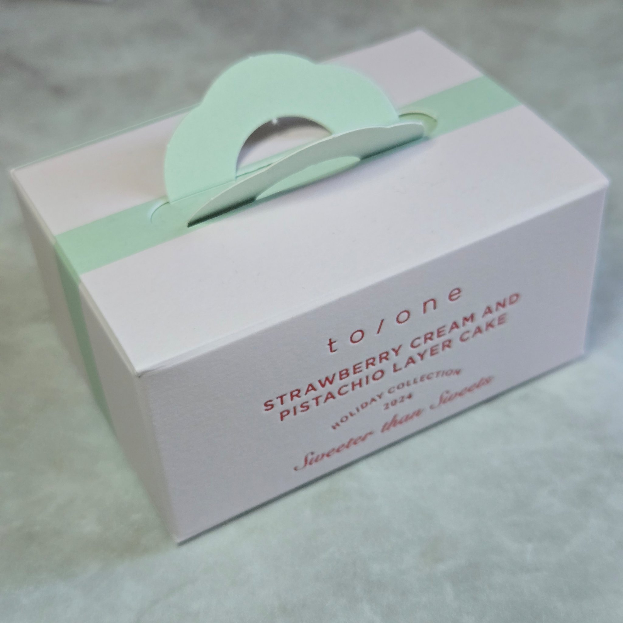 Cosme Kitchen THE ORGANIC DAYS
お得な期間にまとめ買い󾠓

トーンのリップはケースを使い回せるんだけど、
ホリデーで2024/11/1に発売されたコレはケースもリップの色も可愛くて買っちゃいました✨唇の色が濃