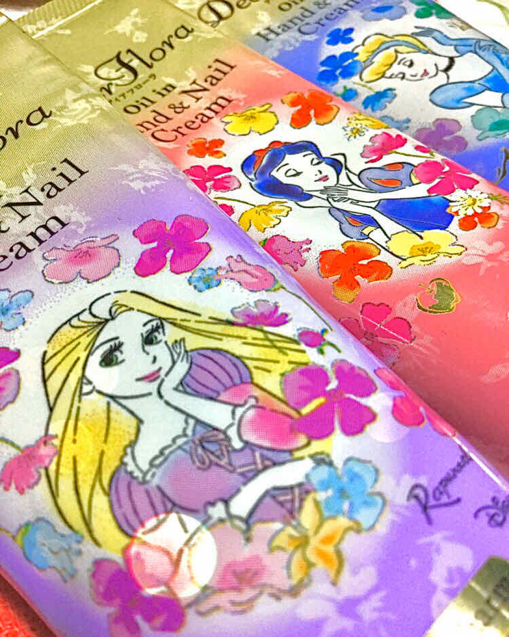 ディアフローラ オイルイン ハンド＆ネイルクリーム フラワーチャーム/マンダム/ハンドクリームを使ったクチコミ（2枚目）