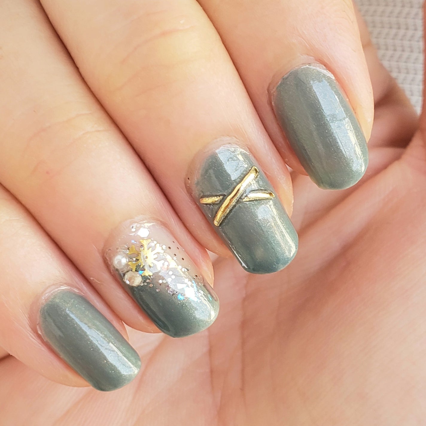 土木系おねいさん on LIPS 「今日のネイル💅2023年の締め括りはキラキラな雪ネイル❄️✼•..」(2枚目)