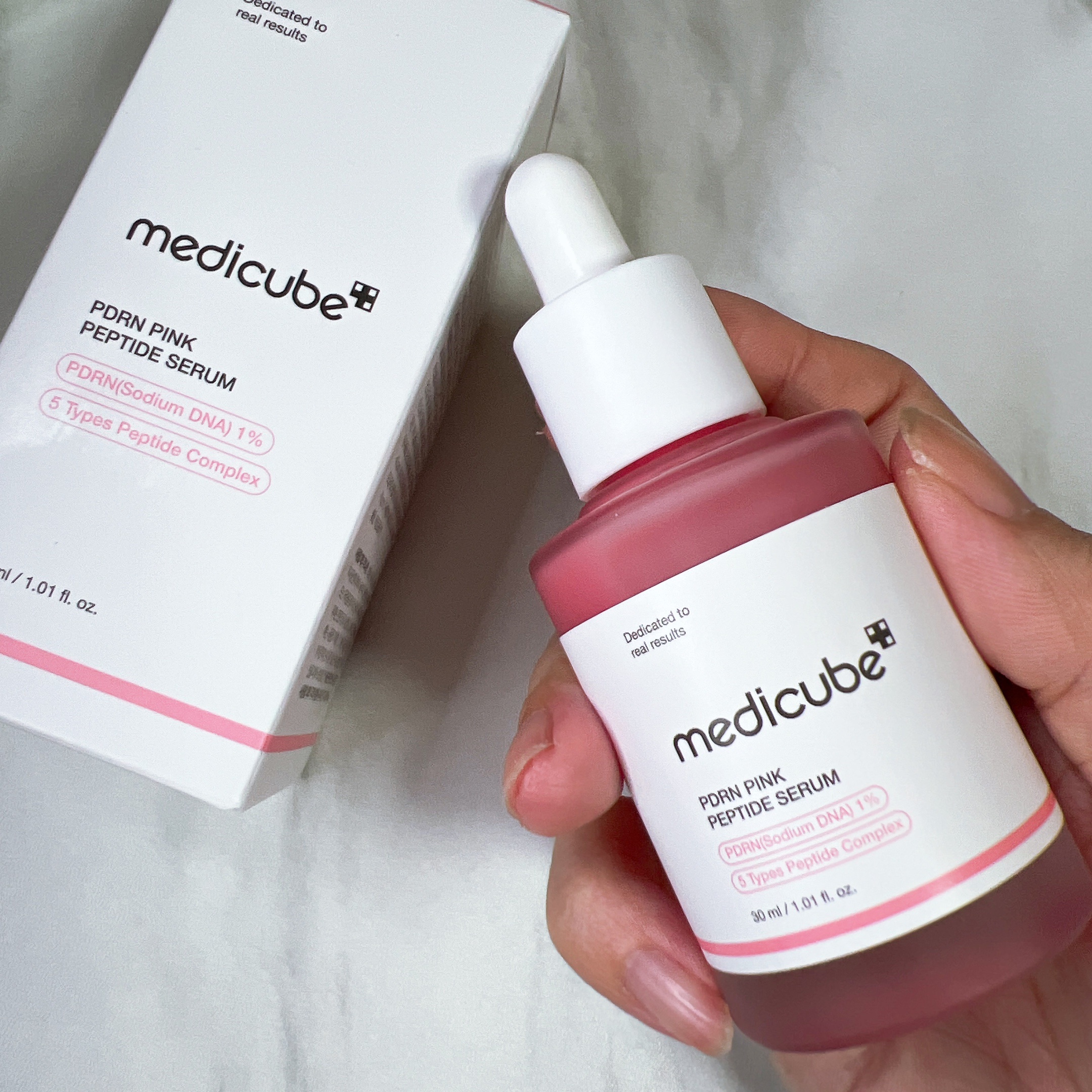 
☆MEDICUBE
PDRNピンクペプチドアンプル

人体に最も近いDNA成分"サーモンPDRN"配合
メラニンの合成抑制させる効果があるためシミやニキビ跡の色素沈着におすすめ✨

また肌トラブルがあった肌成分のコラーゲン生成を促し、シミ