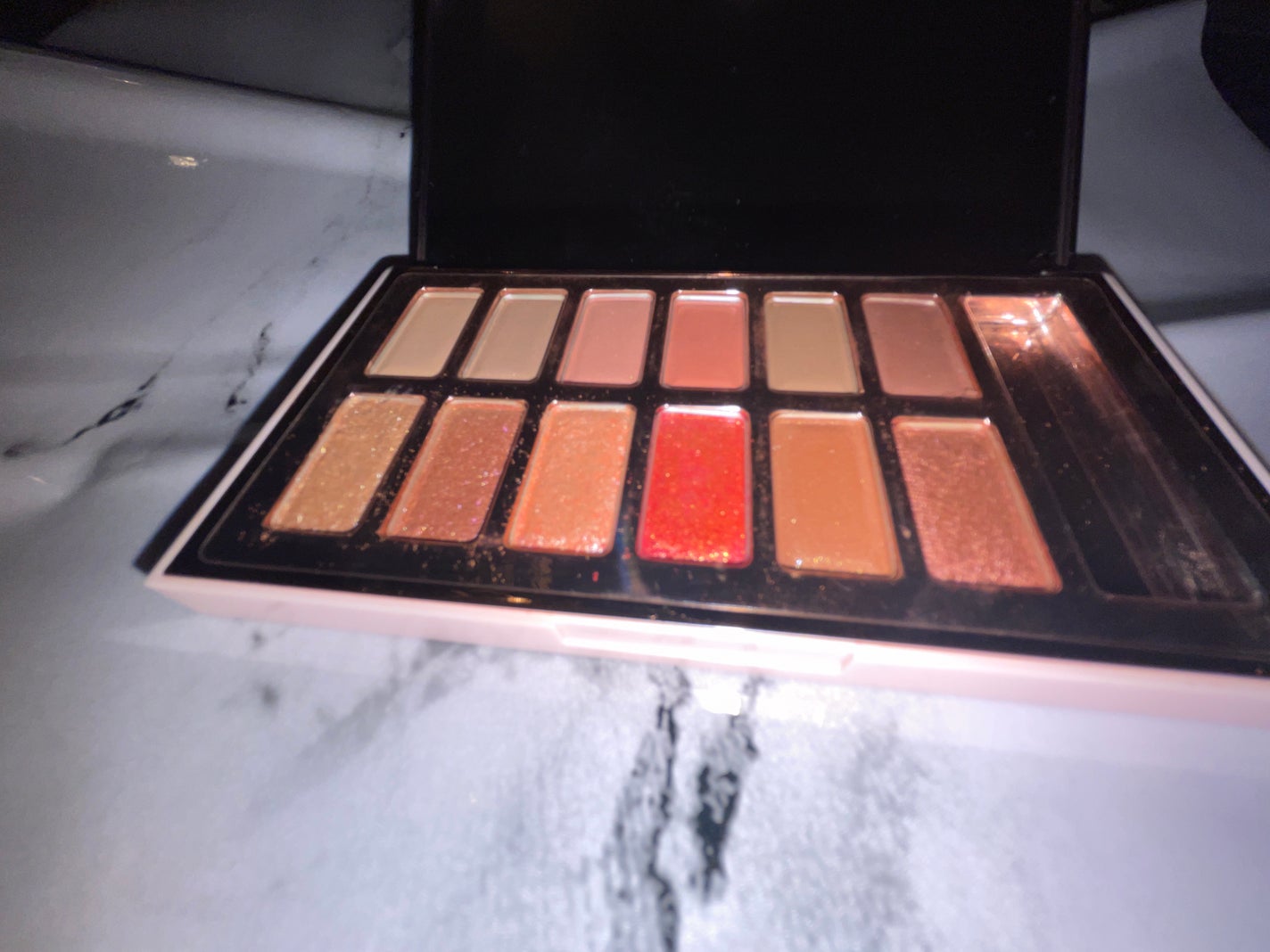 バレンタインボックス3ローズモーメント/VAVI MELLO/アイシャドウパレットを使ったクチコミ(1枚目)