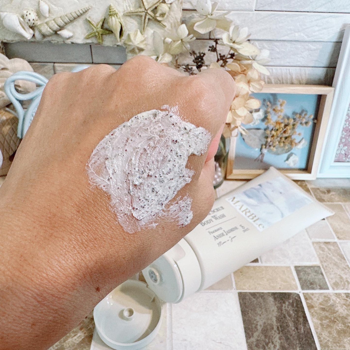 CLAY & SCRUB BODY WASH/SWATi MARBLe/ボディスクラブを使ったクチコミ(4枚目)