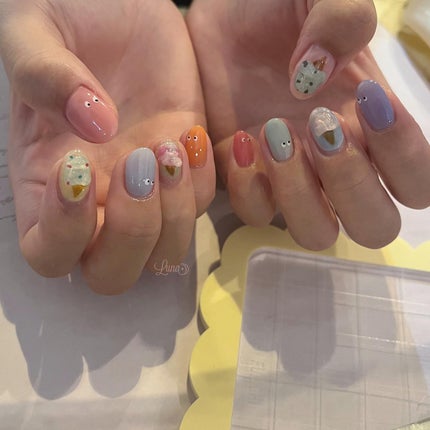 Iuna. Mizuki on LIPS 「.ぷっくりアイスと👀♡お持ち込みdesign参考に🌟#nail..」(2枚目)