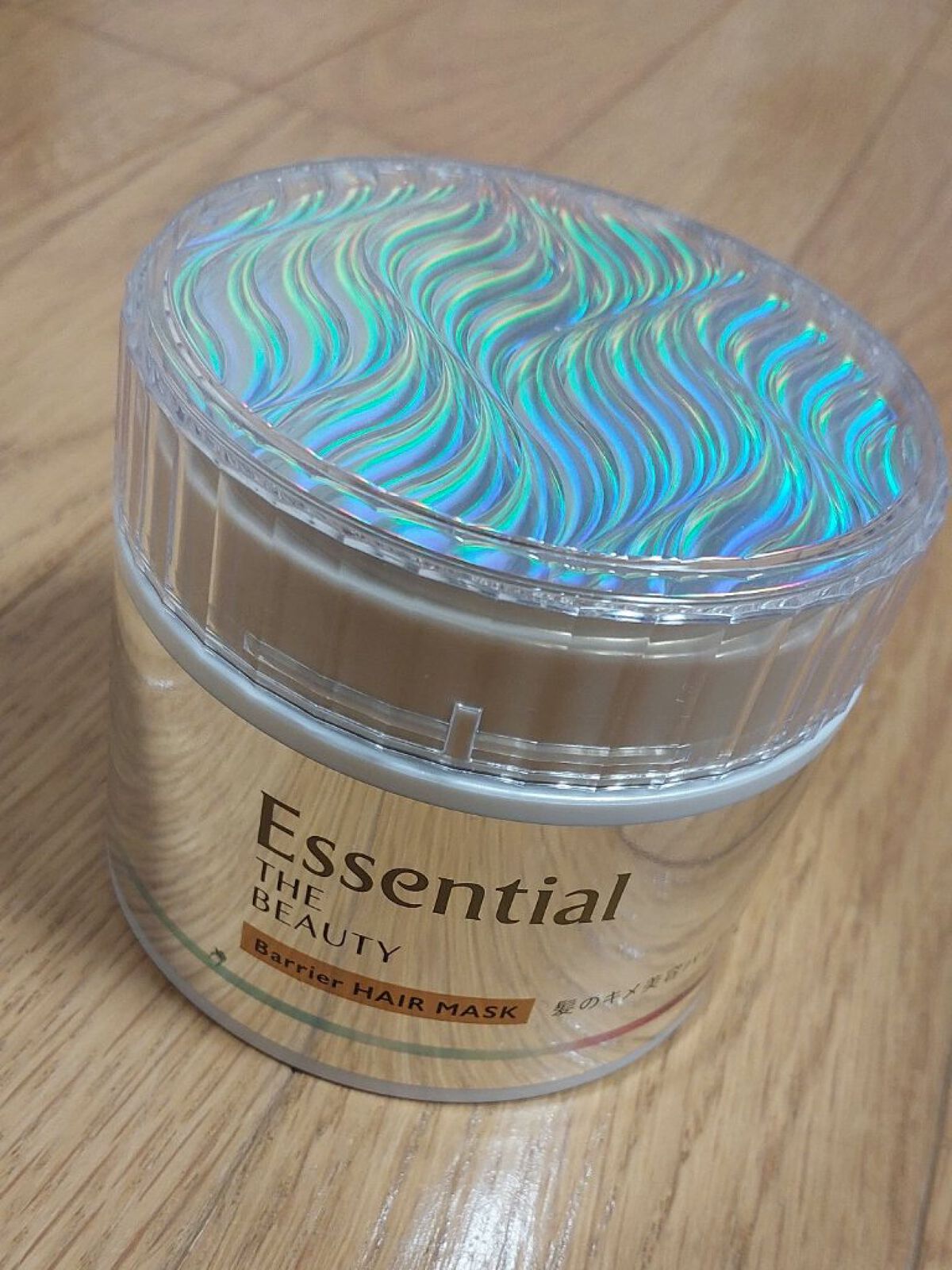 神のヘアマスク！！！

今回の商品はこちら
【Essential THE BEAUTY 髪のキメ美容バリアヘアマスク】

とにかく匂いが次の日の夜まで続く！！
こんな匂いが続くヘアマスクは初めて！！！

しかも！！！！
手ぐしでサラサラにな