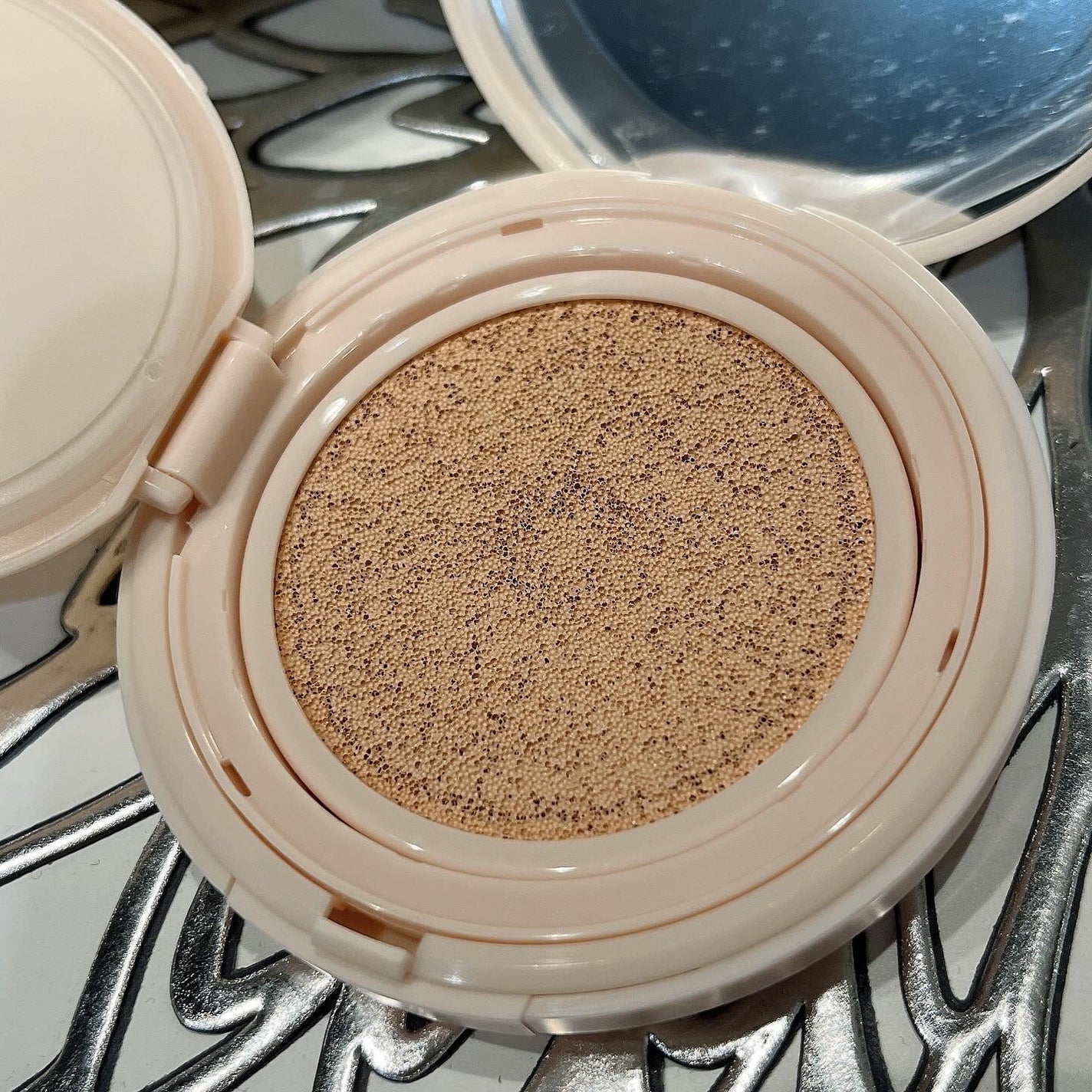 フィクシングブラークッション/Coralhaze/クッションファンデーションを使ったクチコミ(3枚目)