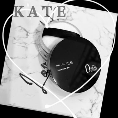 ケイトフェイスパウダーZ
ご紹介させて頂きます♡

セミマットタイプとグロウタイプ
２タイプ展開‼︎

グロウタイプはサンプルでつけてみると
結構なキラキラでした。

陶器のような肌に…
と書いてあるマットタイプに惹かれてこちらを選びました！

ケイトは品質も良いものが多いイメージで
オシャレなデザインで好きです🥰

#KATE#フェイスパウダー#毛穴ケア
#フェイスパウダーZ#セミマットの画像 その0