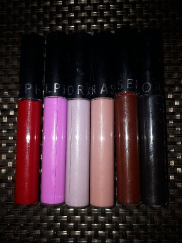 SEPHORA Rouge veloute sans transfert Cream lip stainのクチコミ「セフォラから出ているマットリキッドリップです。
せっかくなので化け物じみた色ばかり買いました。.....」（1枚目）