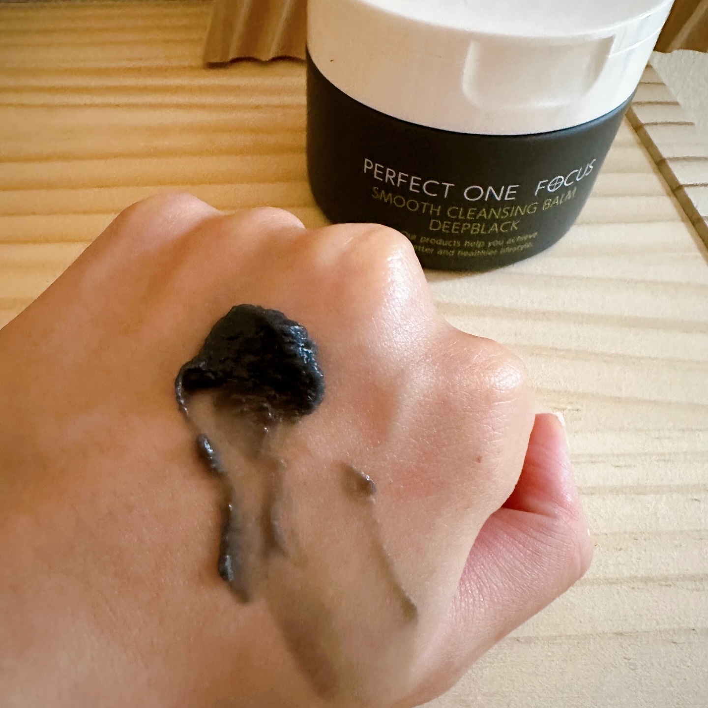 パーフェクトワンフォーカス スムースクレンジングバーム ディープブラック/PERFECT ONE  FOCUS/クレンジングバームを使ったクチコミ（3枚目）