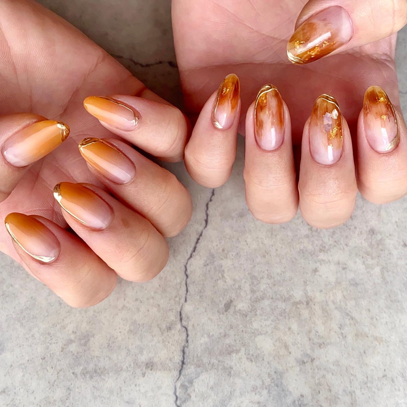 naomi on LIPS 「mynail秋っぽく🍂オレンジ×ブラウン上品なゴールドのミラー..」(1枚目)