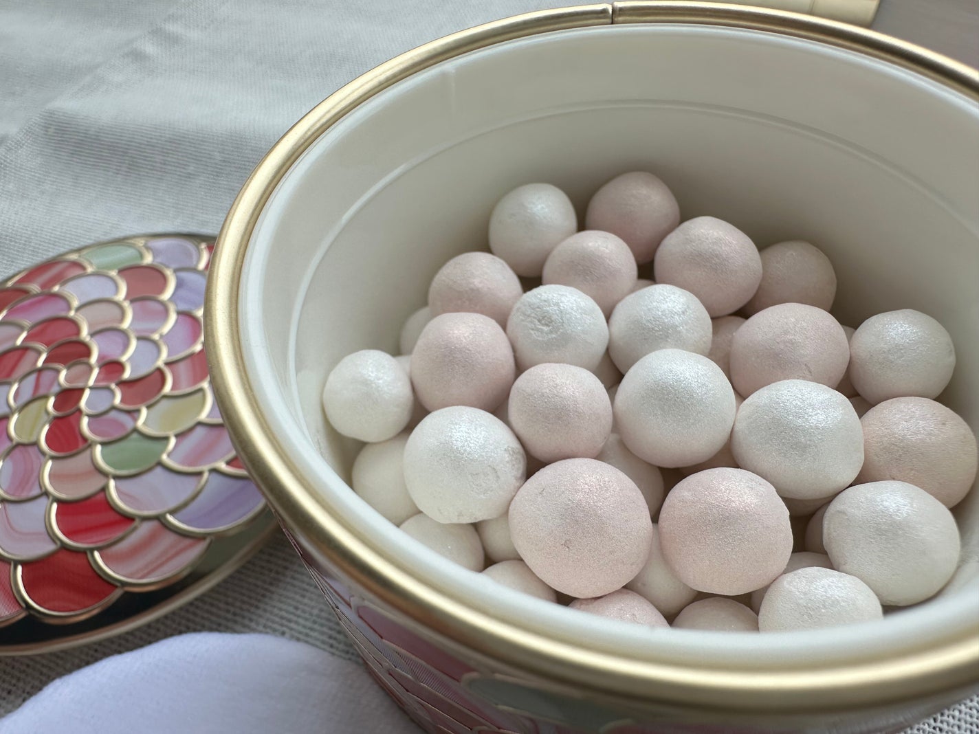 メテオリット ビーユ/GUERLAIN/フェイスパウダーを使ったクチコミ(2枚目)